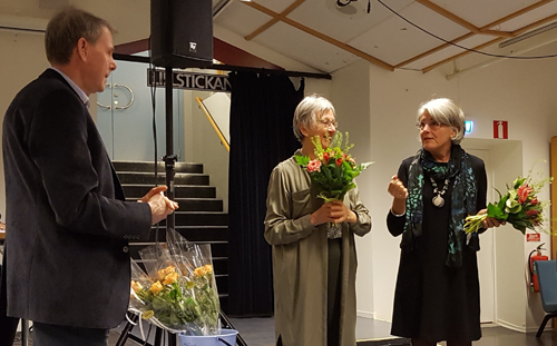 Hans Träff tackar Berith Lyth och Eva Norström